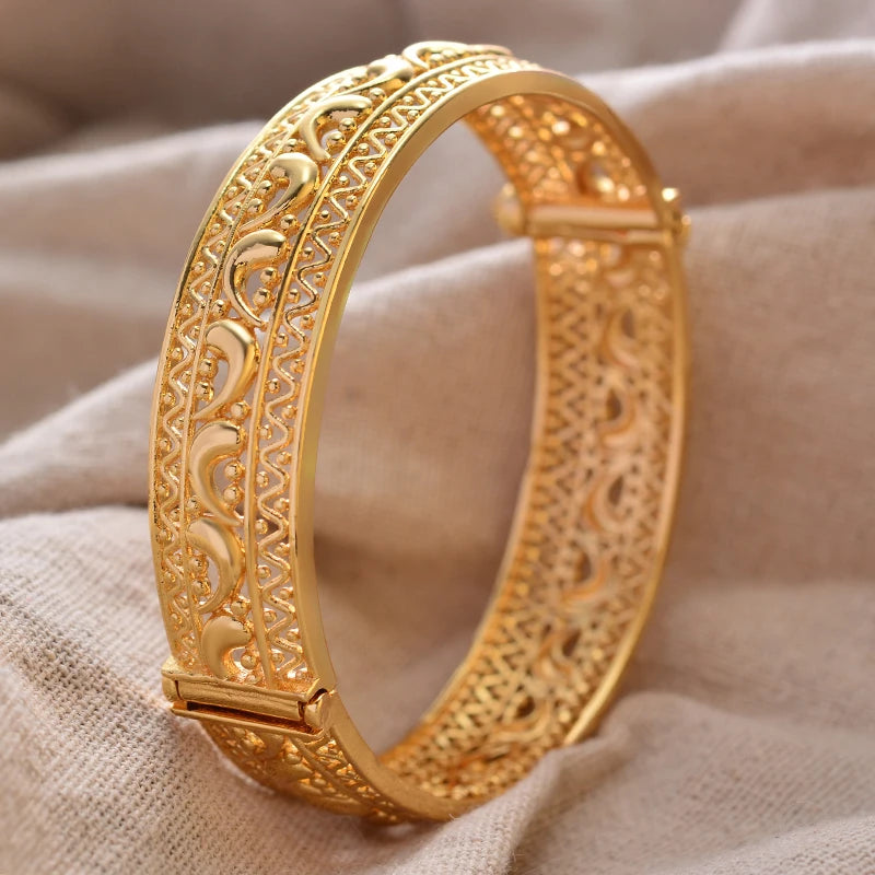 Elegant Gold Bangle Bracelet